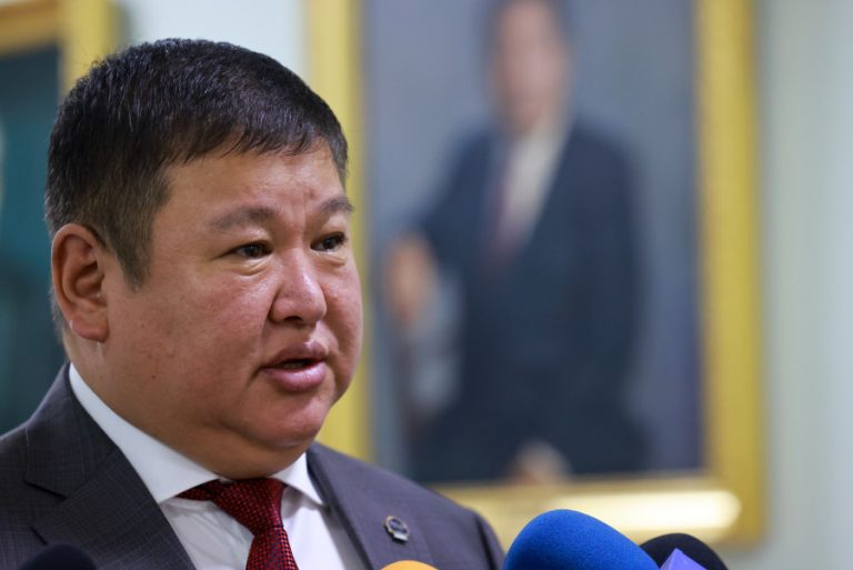 Б.Нандинболор: С.Батдөл Төр хурахд галчаар ажилласан, амраагүй