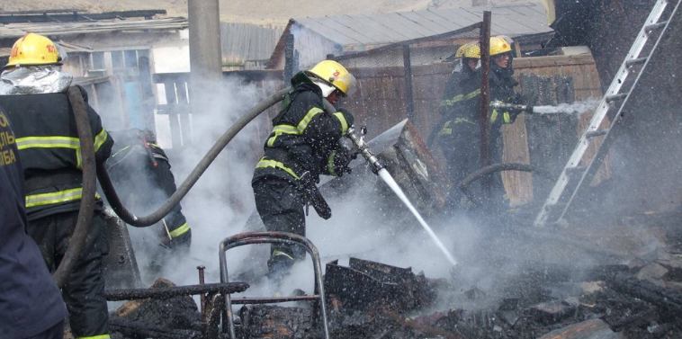 СХД-ийн 40-р хороонд гэр шатаж, 25 настай эмэгтэй 3 настай охины хамт харамсалтайгаар амиа алдлаа