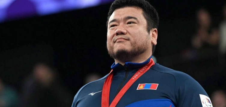 МУГТ Э.Содномпилжээ ДАШТ-ээс ес дэх медалиа зүүлээ