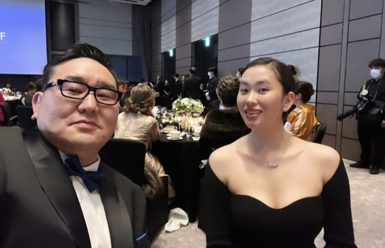 Аса аваргын эхнэр М.Отгонцэцэг: Сайхан шүү зугаалаад л, мөнгө үрээд л, жаргаад л…