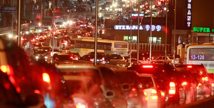 Улаанбаатар хотод үүссэн тэг зогсолт нь зам тээврийн 12 осол гарснаас үүдэлтэй гэв