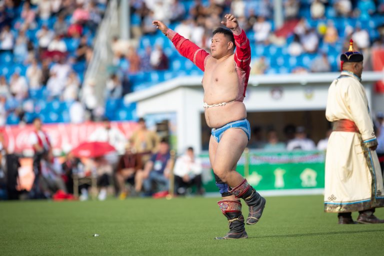 Улсын гарди Н.Өсөхбаярын цолыг хурааж, барилдах эрхийг 4 жилээр хаслаа