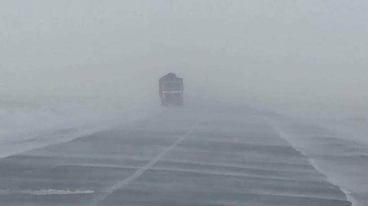 Цаг агаар: Цасан болон шороон шуургатай