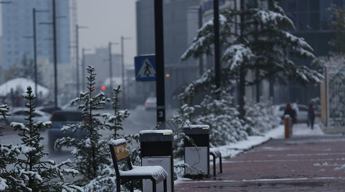Зарим нутгаар нойтон цас орж, салхи шуургатай байхыг анхааруулж байна